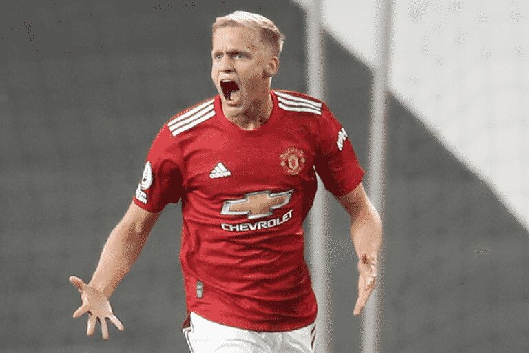 Manchester United fans want to see more of Van De Beek