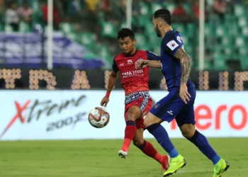 Jerry Mawhmingthanga of Jamshedpur FC and Eli Sabia of Chennaiyin FC in action during match 84 of the Hero Indian Super League 2018 ( ISL ) between Chennaiyin FC  and Jamshedpur FC  held at the Jawaharlal Nehru Stadium, Chennai, India on the 23rd February 2019Photo by: Vipin Pawar /SPORTZPICS for ISL