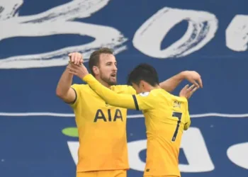 Tottenham Hotspur's English striker Harry Kane (L) celebrates scoring the opening goal with Tottenham Hotspur's South Korean striker Son Heung-Min (R) during the English Premier League football match between West Bromwich Albion and Tottenham Hotspur at The Hawthorns stadium in West Bromwich, central England, on November 8, 2020. (Photo by PETER POWELL / POOL / AFP) / RESTRICTED TO EDITORIAL USE. No use with unauthorized audio, video, data, fixture lists, club/league logos or 'live' services. Online in-match use limited to 120 images. An additional 40 images may be used in extra time. No video emulation. Social media in-match use limited to 120 images. An additional 40 images may be used in extra time. No use in betting publications, games or single club/league/player publications. /  (Photo by PETER POWELL/POOL/AFP via Getty Images)