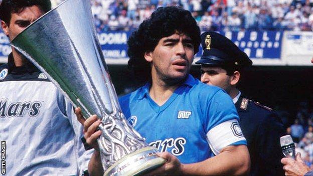 maradona e napoli Argentina pay tribute to Diego Maradona through a holographic show