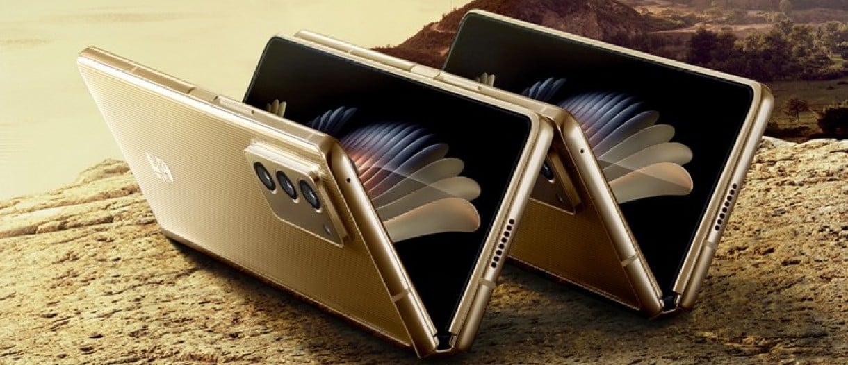 Samsung launched W21 5G, a premium version of the Galaxy Z Fold2 for China