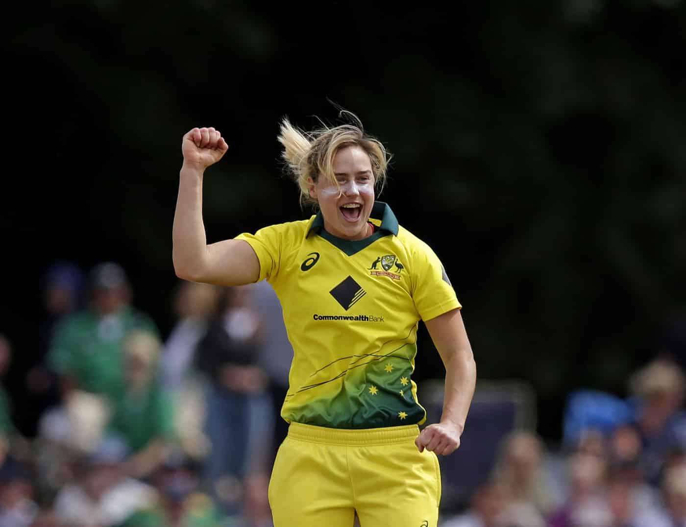 CANTERBURY, ENGLAND - JULY 07:  Ellyse Perry of Australia celebrates taking the wicket of Heather Knight of England during the England v Australia 3rd Royal London Women's ODI at The Spitfire Ground on July 7, 2019 in Canterbury, England. (Photo by Henry Browne/Getty Images)