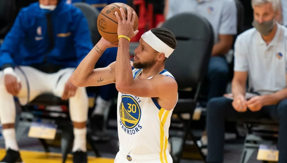 Warriors leader Stephen Curry finally played NBA basketball after a long time.