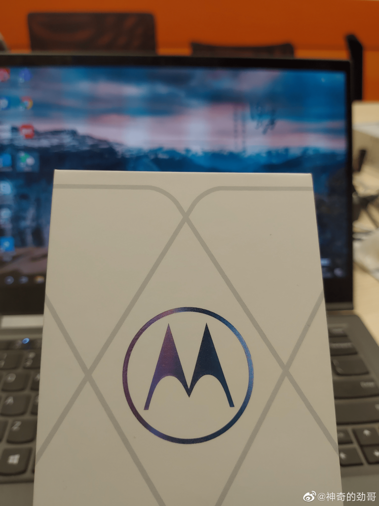 Mysterious Motorola phone teased by Lenovo executive