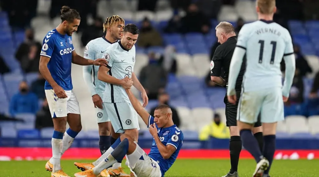 LIVERPOOL, ENGLAND - DECEMBER 12: Richarlison of Everton is assisted by Mateo Kovacic of Chelsea during the Premier League match between Everton and Chelsea at Goodison Park on December 12, 2020 in Liverpool, England. A limited number of spectators (2000) are welcomed back to stadiums to watch elite football across England. This was following easing of restrictions on spectators in tiers one and two areas only. (Photo by Jon Super - Pool/Getty Images)