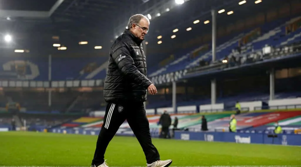 LIVERPOOL, ENGLAND - NOVEMBER 28: Marcelo Bielsa, Manager of Leeds United walks off following the Premier League match between Everton and Leeds United at Goodison Park on November 28, 2020 in Liverpool, England. Sporting stadiums around the UK remain under strict restrictions due to the Coronavirus Pandemic as Government social distancing laws prohibit fans inside venues resulting in games being played behind closed doors. (Photo by Clive Brunskill/Getty Images)
