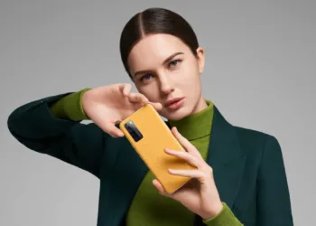 ZTE Axon 20 5G Extreme Edition will arrive with 12GB RAM and an Orange faux leather back