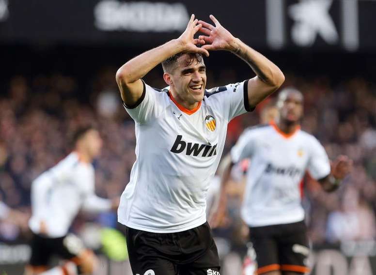 maxi gomez Valencia Valencia to sell Maxi Gomez; Arsenal in pursuit