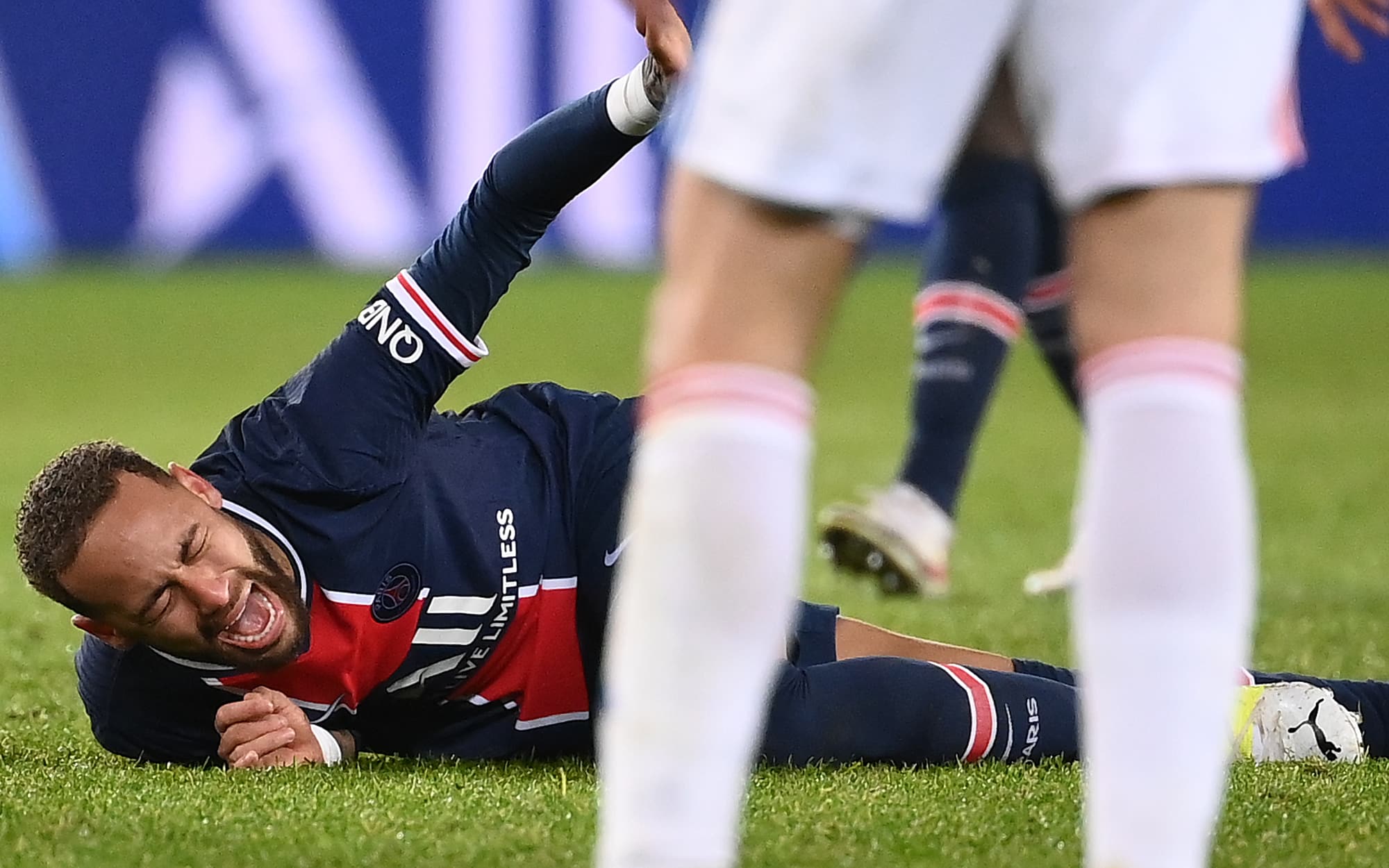 Neymar injured as Paris suffer 1-0 defeat to Lyon