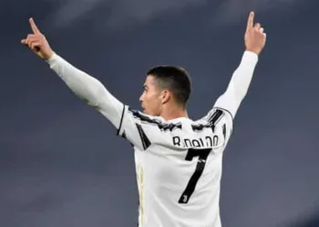 Cristiano Ronaldo donates to young cancer patient's treatment