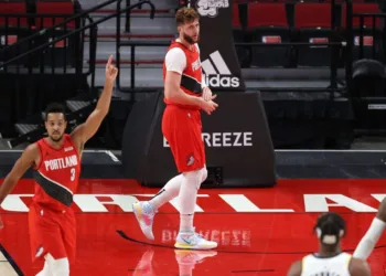 Jusuf Nurkic holds his right wrist during the match against Indiana Pacers.