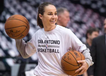 Hammon was the head coach for the Spurs against the Lakers.