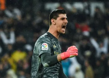 MADRID, SPAIN - MARCH 01: Thibaut Courtois of Real Madrid CF celebrates after his team mate Rodrygo scored his team's second goal during the Liga match between Real Madrid CF and FC Barcelona at Estadio Santiago Bernabeu on March 01, 2020 in Madrid, Spain. (Photo by David Ramos/Getty Images)
