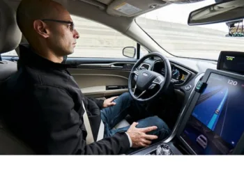 A self-driving vehicle from Mobileye's autonomous test fleet navigates the streets of Detroit. (Credit: Mobileye, an Intel Company)