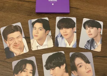 Samsung becomes trending on Twitter after the free BTS Samsung photocards offer