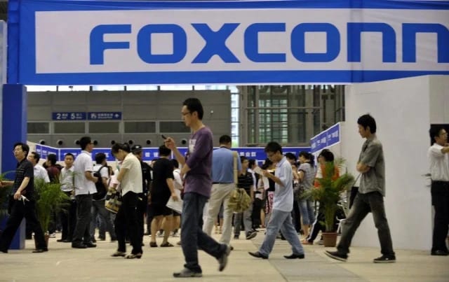 ezgif 7 53321f90cf21 Foxconn gets licensed in Vietnam for its 0 million plant to produce MacBooks and iPads