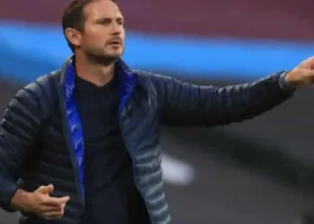 Chelsea's English head coach Frank Lampard gestures during the English Premier League football match between West Ham United and Chelsea at The London Stadium, in east London on July 1, 2020. (Photo by Adam Davy / POOL / AFP) / RESTRICTED TO EDITORIAL USE. No use with unauthorized audio, video, data, fixture lists, club/league logos or 'live' services. Online in-match use limited to 120 images. An additional 40 images may be used in extra time. No video emulation. Social media in-match use limited to 120 images. An additional 40 images may be used in extra time. No use in betting publications, games or single club/league/player publications. /  (Photo by ADAM DAVY/POOL/AFP via Getty Images)