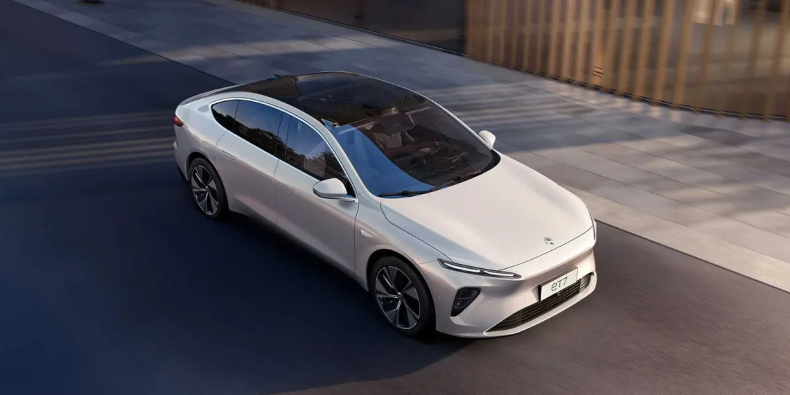 Nio unveils its sedan ET7 with a solid-state battery option