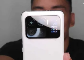 Xiaomi Mi 11 Ultra's big leak shows a Secondary Display and 120X zoom camera