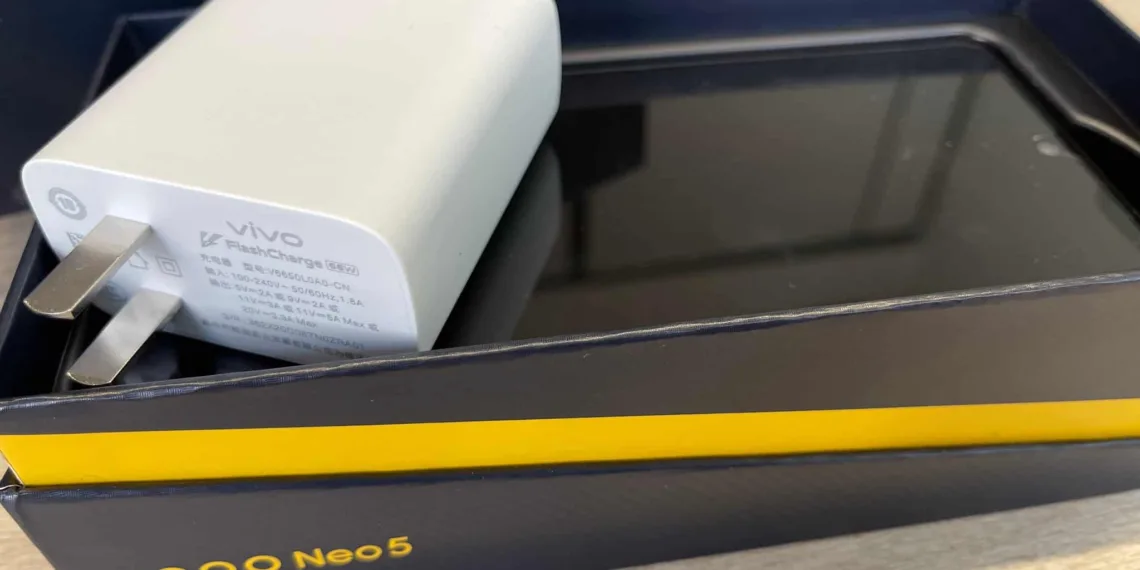 iQOO Neo5's 66W Flash Charger along with the retail box leaked