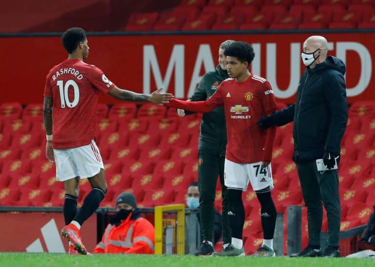 Marcus Rashford congratulates Shola Shoretire for his Manchester United debut against Newcastle
