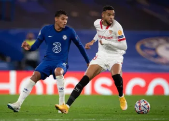 LONDON, ENGLAND - OCTOBER 20: Thiago Silva of Chelsea and Youssef En-Nesyri of FC Sevilla during the UEFA Champions League Group E stage match between Chelsea FC and FC Sevilla at Stamford Bridge on October 20, 2020 in London, England. Sporting stadiums around the UK remain under strict restrictions due to the Coronavirus Pandemic as Government social distancing laws prohibit fans inside venues resulting in games being played behind closed doors. (Photo by Visionhaus)