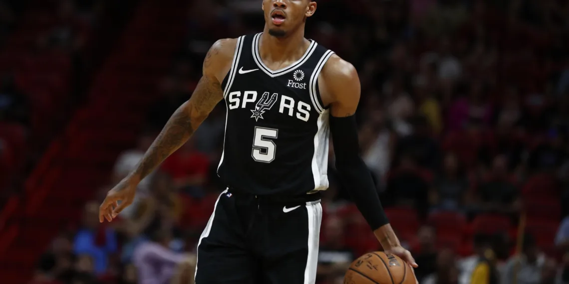 Dejounte Murray has been helping San Antonio Spurs to an impressive 16-12 record.