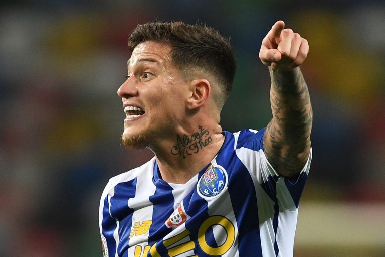 Porto midfielder Otavio to renew contract
