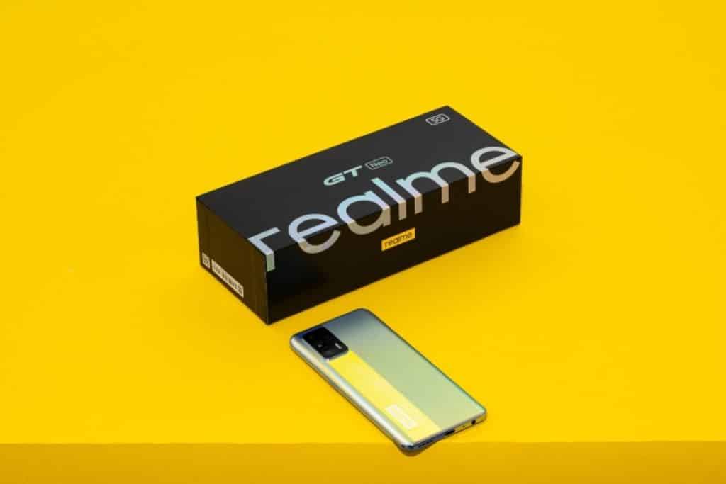 ExYj4jPUYAEnAo3 Realme GT Neo official image reveals a 3.5mm audio jack, 64MP Triple-camera, and more