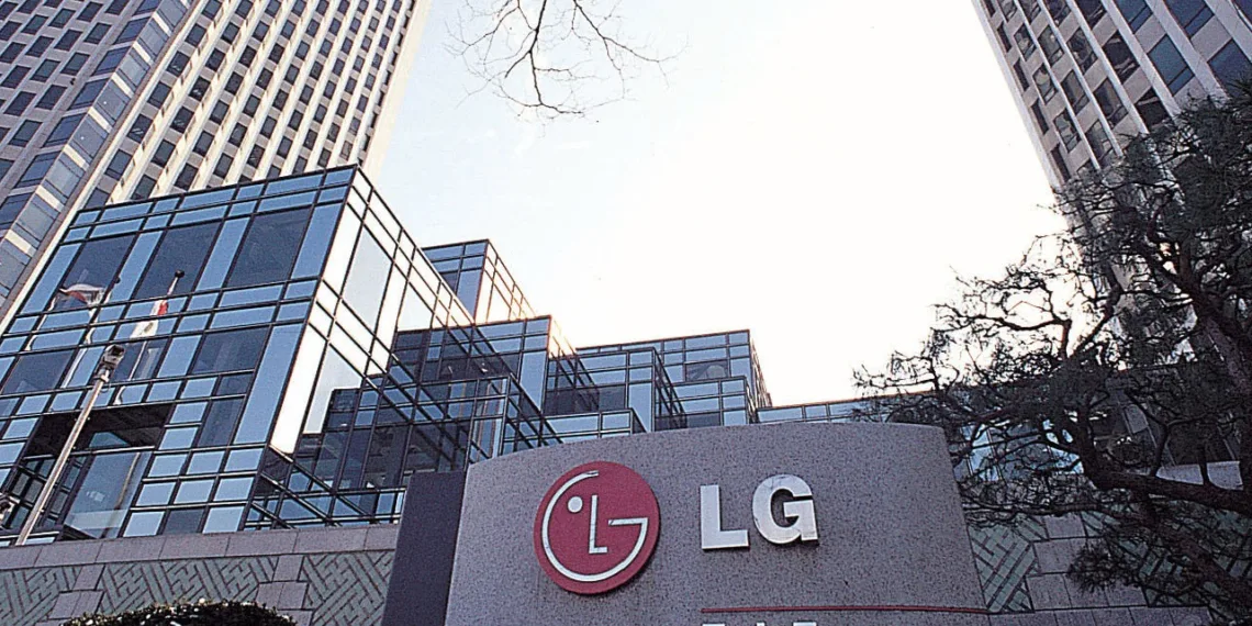 LG takes another step in the Smart TV market, granted a patent for extendable OLED Design