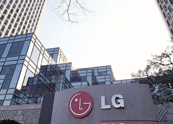 LG takes another step in the Smart TV market, granted a patent for extendable OLED Design