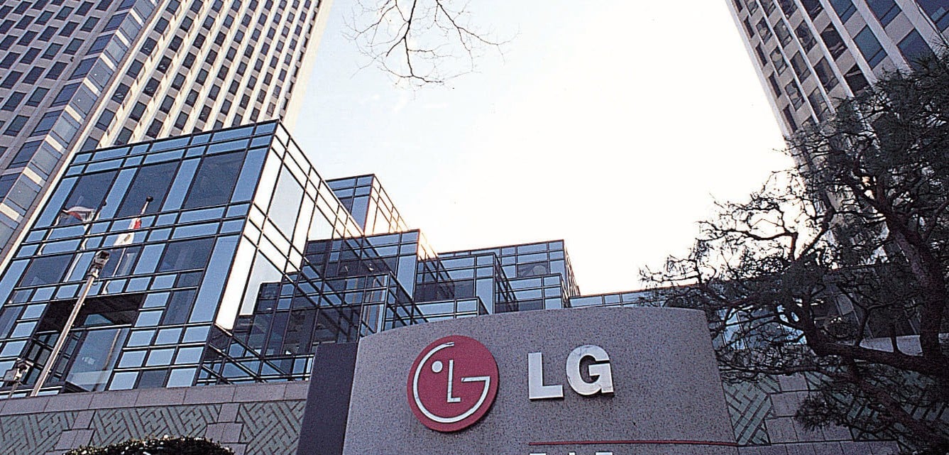 LG takes another step in the Smart TV market, granted a patent for extendable OLED Design