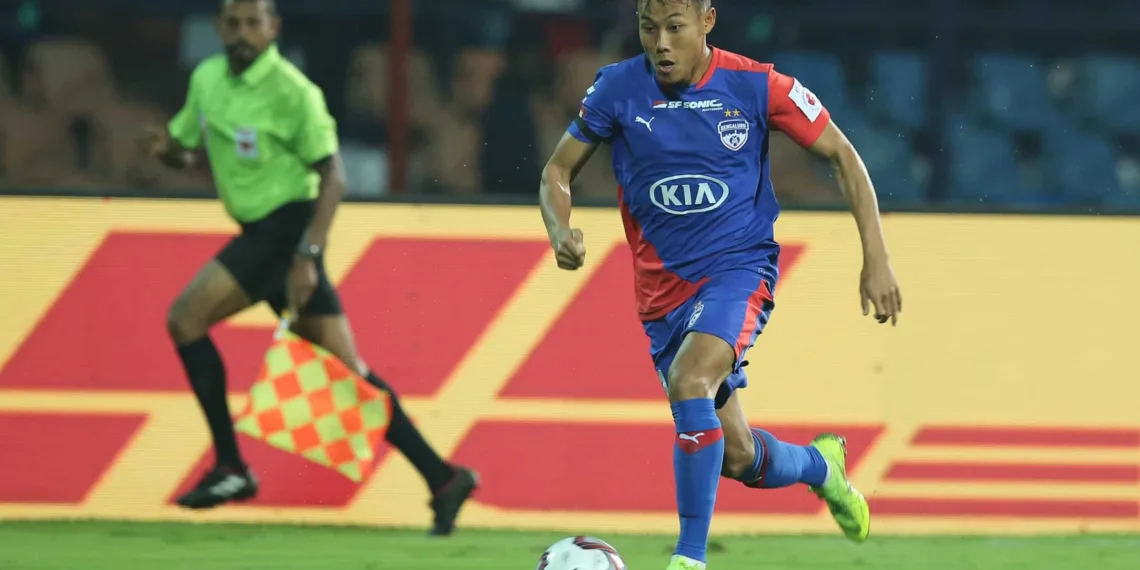 Udanta Singh of Bengaluru FC in action during match 40 of the Hero Indian Super League 2018 ( ISL ) between Bengaluru FC and Delhi Dynamos FC held at the Sree Kanteerava Stadium, Bengaluru, India on the 26th November 2018Photo by: Deepak Malik /SPORTZPICS for ISL