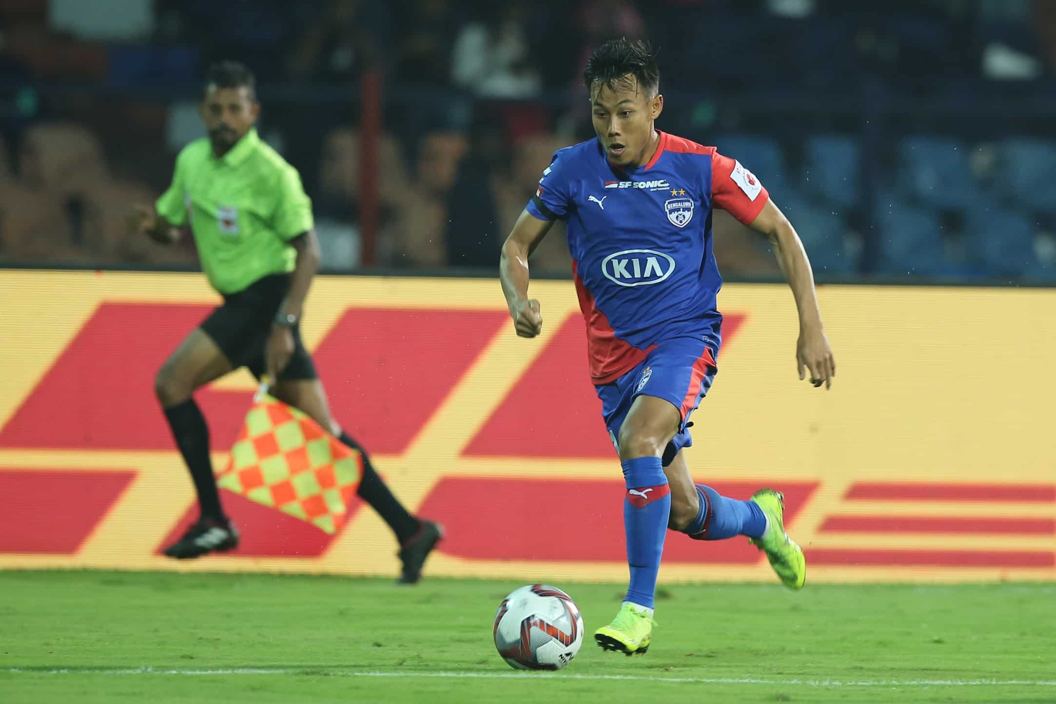 Udanta Singh of Bengaluru FC in action during match 40 of the Hero Indian Super League 2018 ( ISL ) between Bengaluru FC and Delhi Dynamos FC  held at the Sree Kanteerava Stadium, Bengaluru, India on the 26th November 2018Photo by: Deepak Malik /SPORTZPICS for ISL