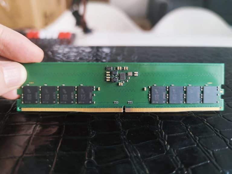 First DDR5 modules in production picture rollout