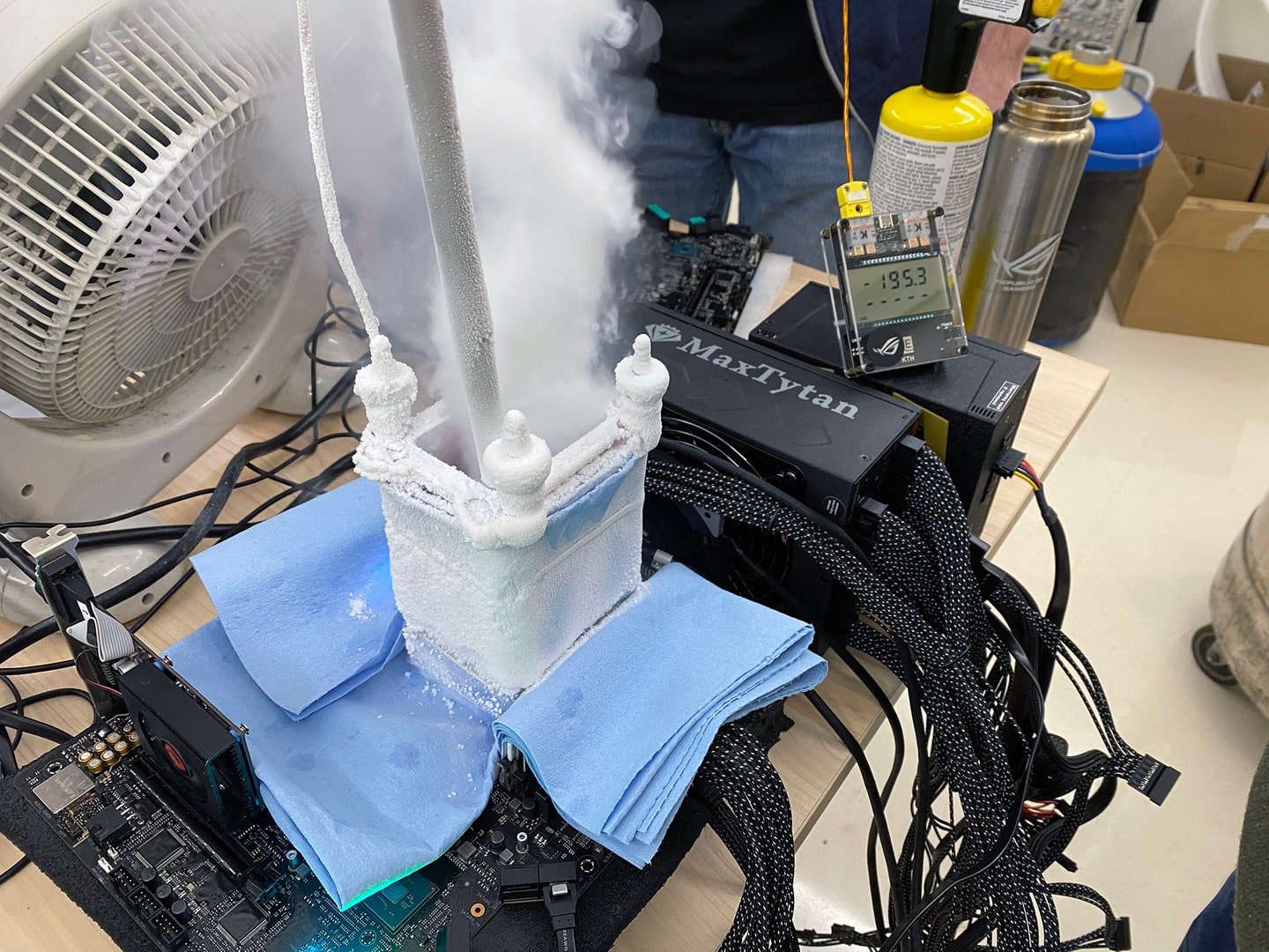 Intel’s Rocket Lake flagship Core i9-11900K sets some moon high records in overclocking