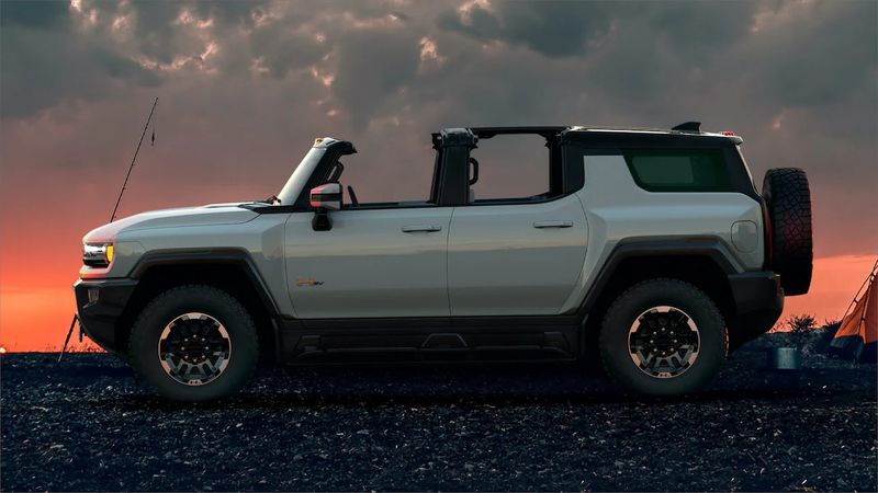 hummer ev suv 005 GM's New Electric Hummer can Drive Diagonally, with 300 Miles of Range