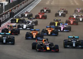 ABU DHABI, UNITED ARAB EMIRATES - DECEMBER 13: Max Verstappen of the Netherlands driving the (33) Aston Martin Red Bull Racing RB16 leads Lewis Hamilton of Great Britain driving the (44) Mercedes AMG Petronas F1 Team Mercedes W11 and Valtteri Bottas of Finland driving the (77) Mercedes AMG Petronas F1 Team Mercedes W11 into turn one at the start during the F1 Grand Prix of Abu Dhabi at Yas Marina Circuit on December 13, 2020 in Abu Dhabi, United Arab Emirates. (Photo by Dan Istitene - Formula 1/Formula 1 via Getty Images)