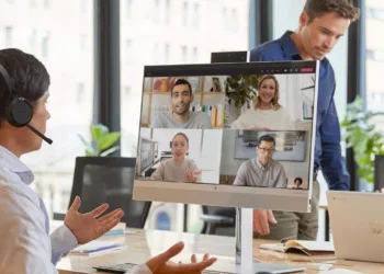 HP EliteOne 800 G8 AIO PC is the world's first commercial AIO PC with AI-based noise reduction