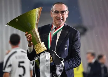 TURIN, ITALY - AUGUST 01: Juventus FC head coach, Maurizio Sarri, celebrates with the trophy after the Serie A match between Juventus and  AS Roma at Allianz Stadium on August 1, 2020 in Turin, Italy.  (Photo by Valerio Pennicino/Getty Images)