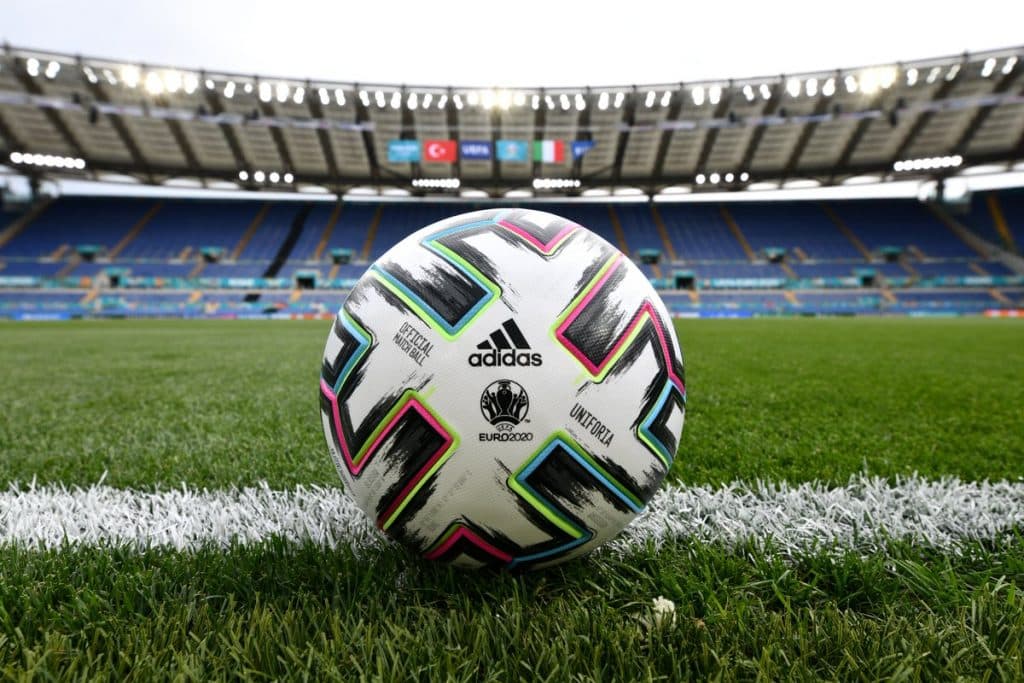 euro 2020 1 UK planning to let 2,500 VIPs into the country for Euro final to keep London as host