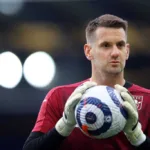 Aston Villa veteran goalkeeper, Tom Heaton joins Man united