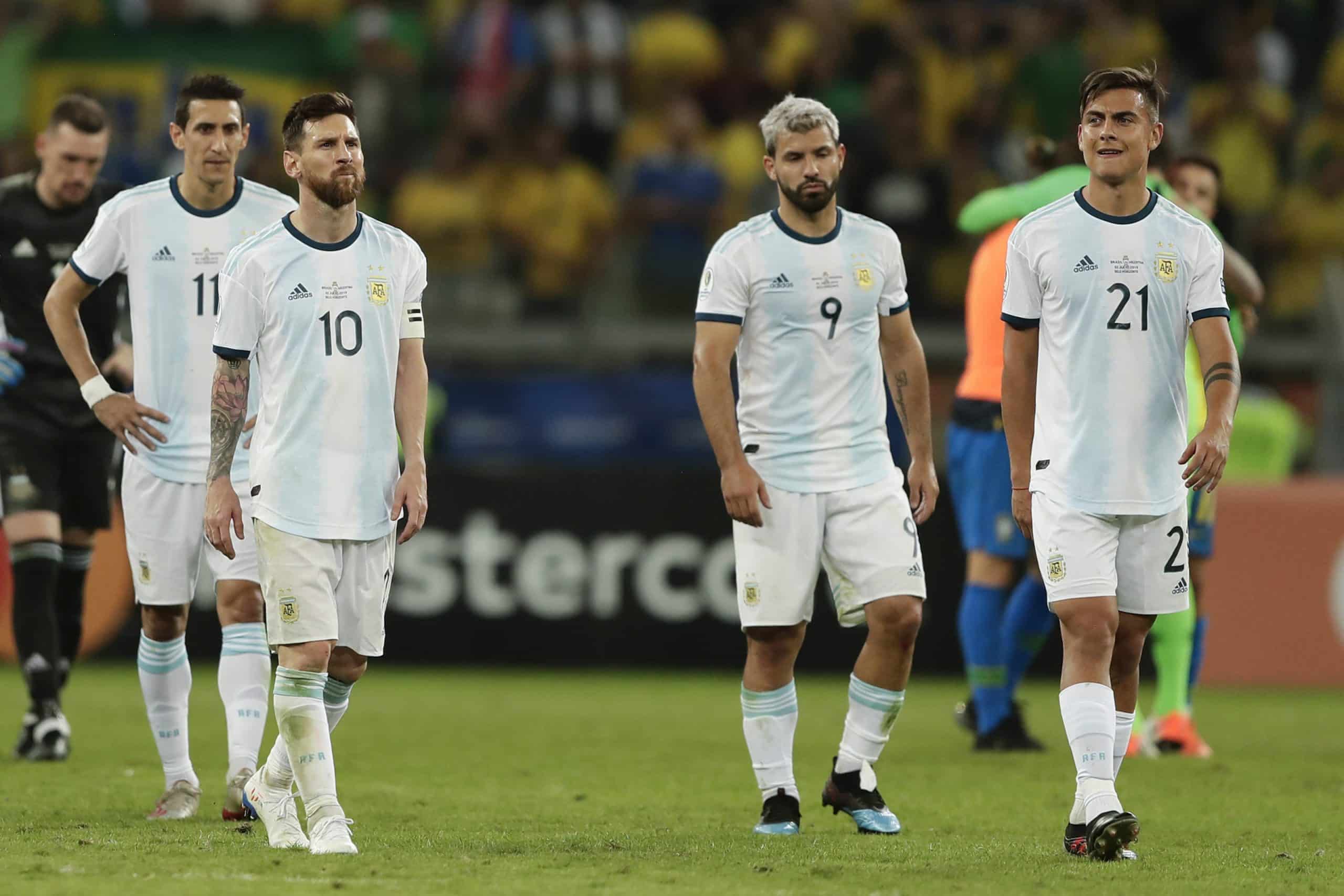 BELO HORIZONTE, BRAZIL - JULY 02: (L-R) Angel Di Maria, Lionel Messi, Sergio Aguero and Paulo Dybala of Argentina react after losing the Copa America Brazil 2019 Semi Final match between Brazil and Argentina at Mineirao Stadium on July 2, 2019 in Belo Horizonte, Brazil. (Photo by Gustavo Ortiz/Jam Media/Getty Images)