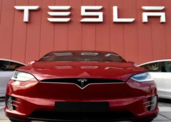 Tesla slapped with yet another lawsuit for messing with their cars batteries