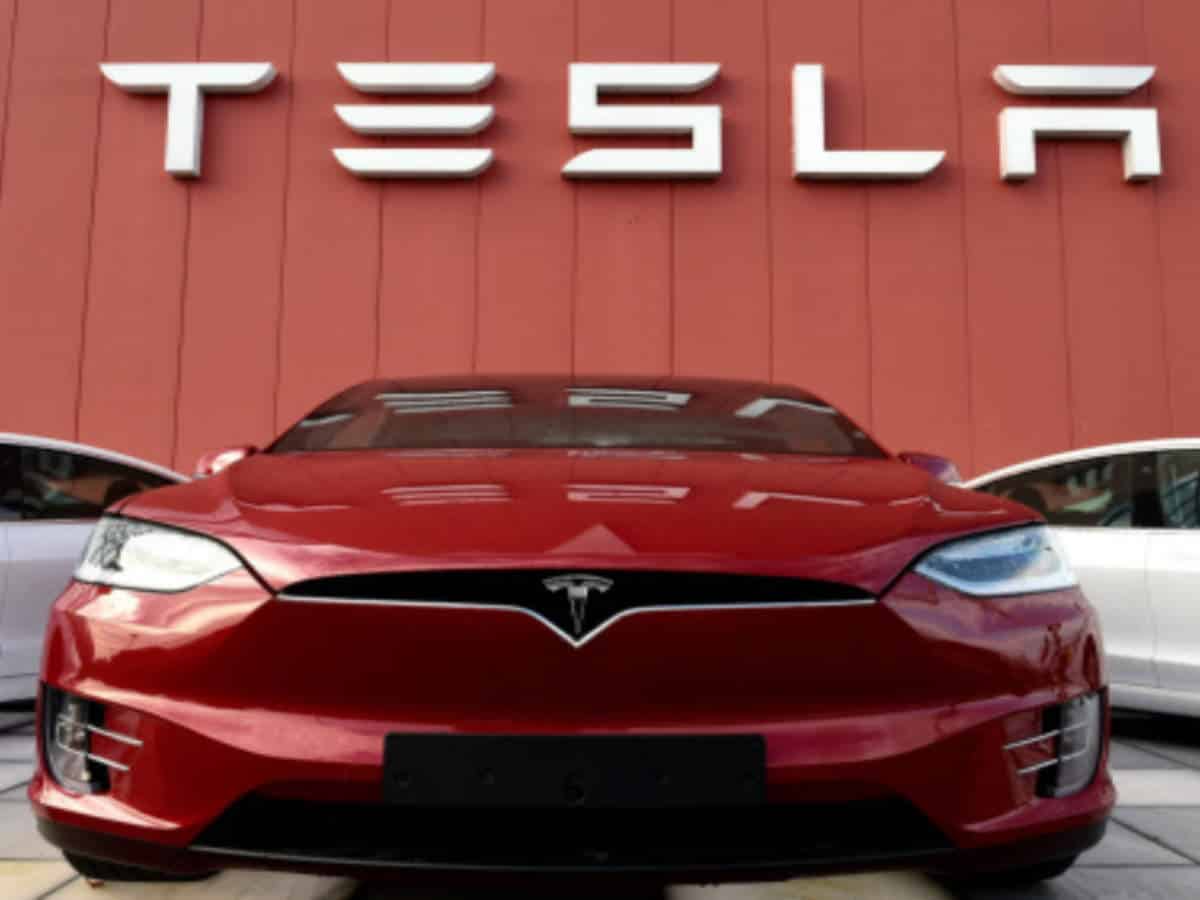 Tesla slapped with yet another lawsuit for messing with their cars batteries