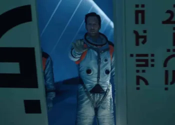 “Moonfall”: The trailer depicts Pits Halle Berry and also Patrick Wilson against the odds