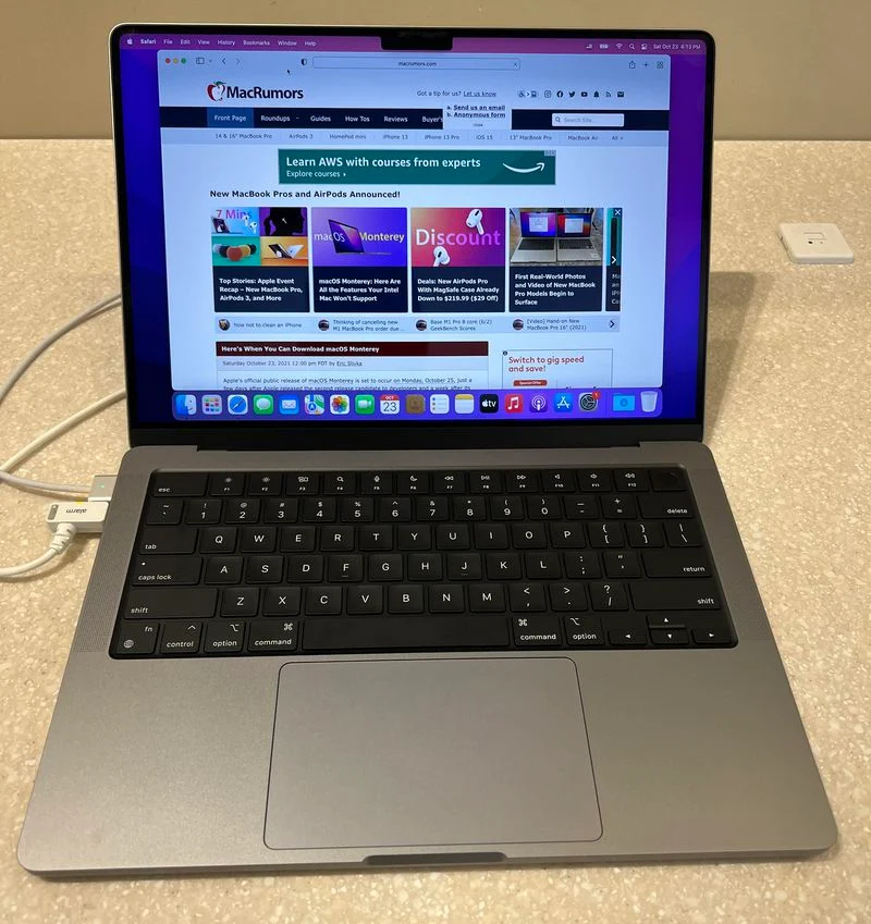 14-inch MacBook Pro new images surfaced online