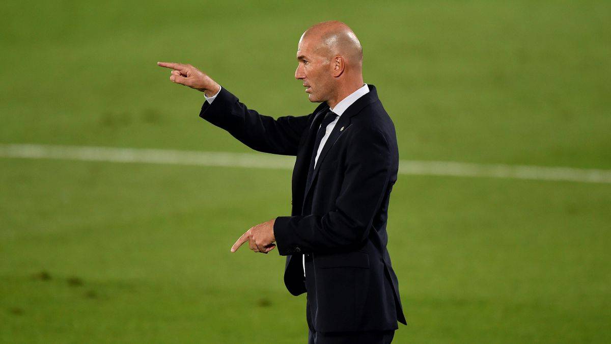 Zinedine Zidane is being pursued by Paris Saint-Germain