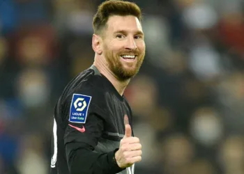 Lionel Messi scores his first Ligue 1 goal as PSG defeat Nantes with ten men