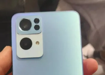 Oppo Reno 7 live photo surfaced online with quad camera setup